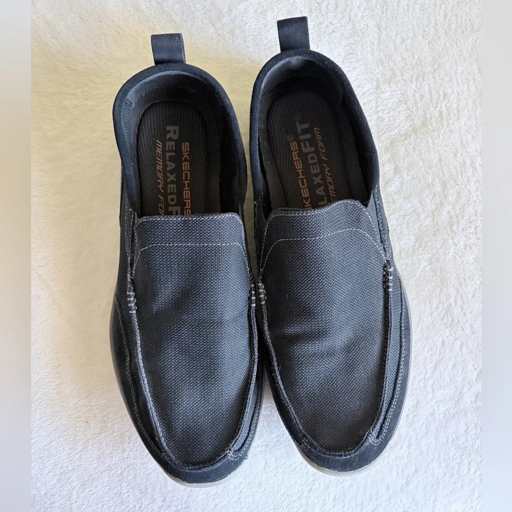 Skechers Relaxed Fit Men's Black‎ and Gray Slip-On Loafers Sz 14